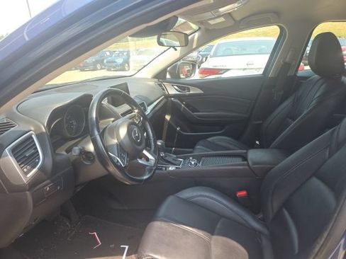 Used 2018 MAZDA MAZDA3 Touring FWD image 8