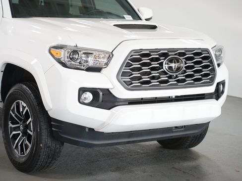 Certified 2023 Toyota Tacoma TRD Sport image 4