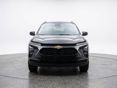 Used 2025 Chevrolet Trax LT image 2