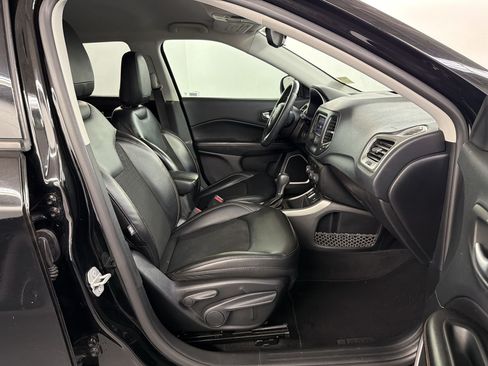 Used 2017 Jeep Compass Latitude w/ Safe & Security Group FWD image 29