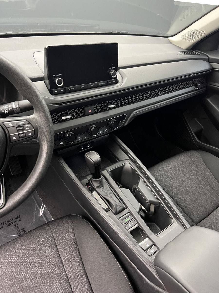 Certified 2025 Honda Accord SE image 5