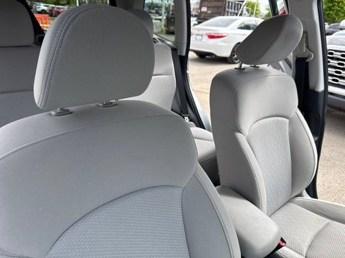 Used 2015 Subaru Forester 2.5i Premium w/ All-Weather Package AWD/4WD image 17