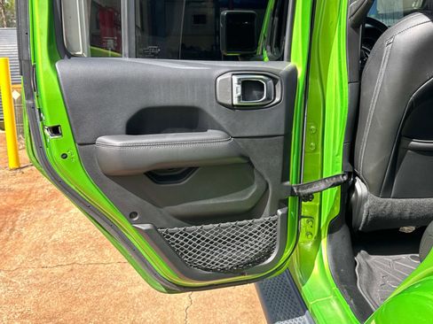 Used 2018 Jeep Wrangler Unlimited Sahara image 11