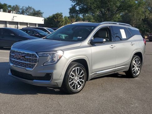 Used 2024 GMC Terrain Denali w/ Denali Premium Package AWD/4WD image 3