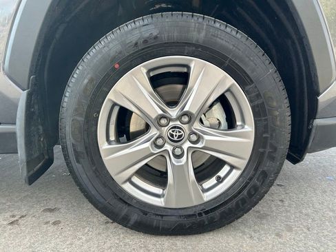 Used 2025 Toyota RAV4 LE AWD/4WD image 32