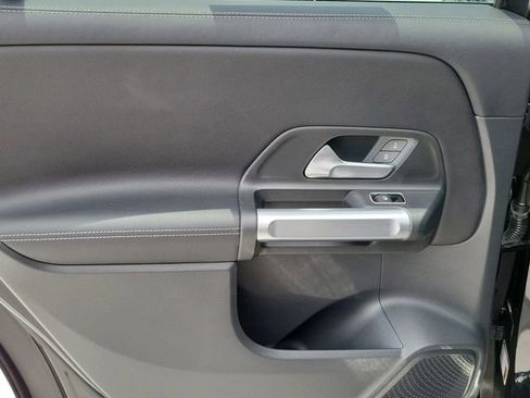 Used 2022 Mercedes-Benz GLB 250 image 11