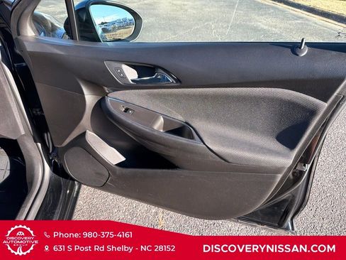 Used 2017 Chevrolet Cruze LT image 41