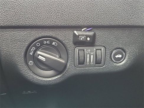 Used 2018 Dodge Charger SXT w/ Blacktop Package image 17