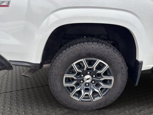 Used 2025 Chevrolet Colorado Z71 w/ Technology Package image 26