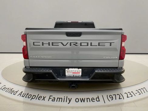 Used 2025 Chevrolet Silverado 1500 Custom Trail Boss w/ LPO, Dark Essentials Package AWD/4WD image 4