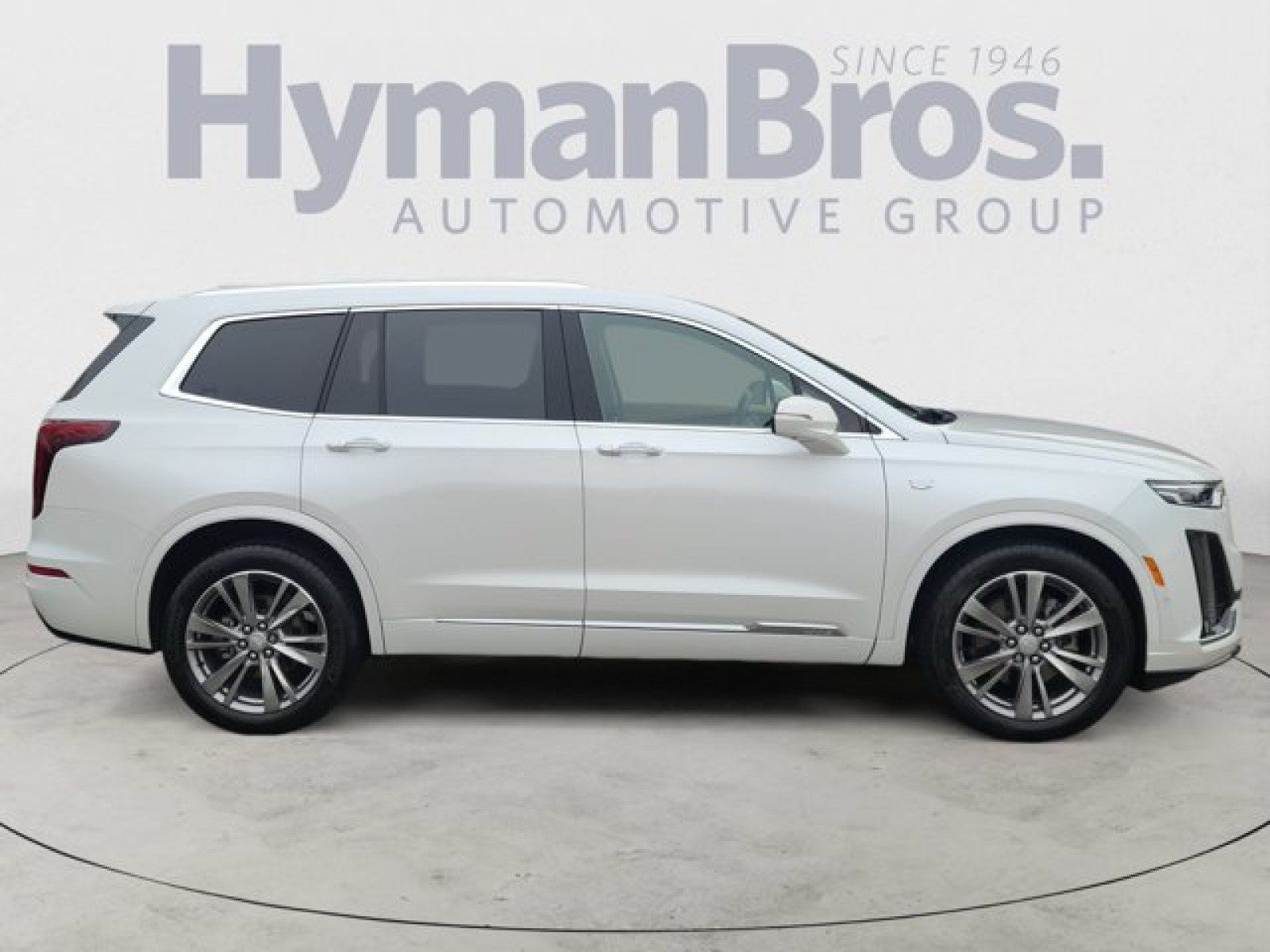 Used 2023 Cadillac XT6 Premium Luxury w/ Platinum Package FWD image 2