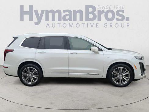 Used 2023 Cadillac XT6 FWD image 2