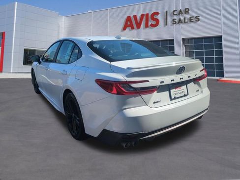 Used 2025 Toyota Camry SE FWD image 9