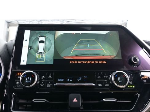 Used 2023 Toyota Highlander Limited image 20