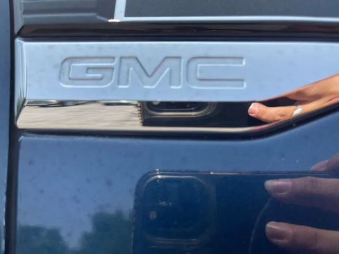 Used 2021 GMC Sierra 3500 SLE w/ SLE Convenience Package AWD/4WD image 9