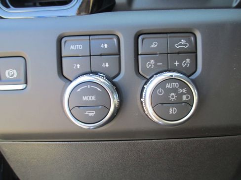 New 2026 GMC Sierra 2500 AT4 w/ AT4 Premium Plus Package AWD/4WD image 18
