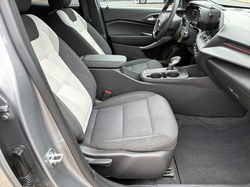 Used 2024 Chevrolet Trax RS FWD image 13