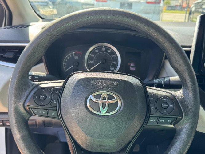Used 2020 Toyota Corolla LE FWD image 17