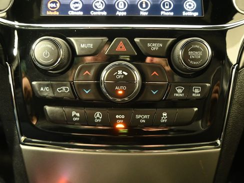 Used 2020 Jeep Grand Cherokee Altitude AWD/4WD image 31
