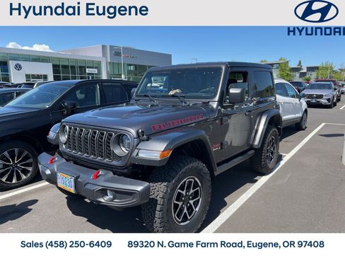 Used 2025 Jeep Wrangler Rubicon w/ Convenience Group AWD/4WD image 2