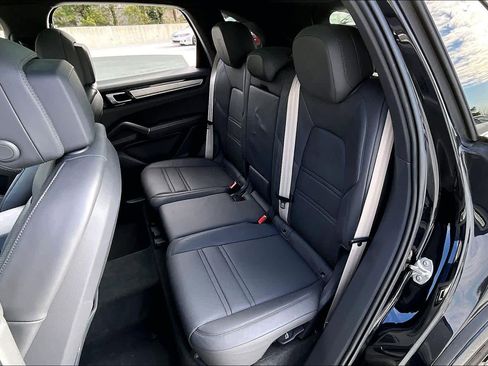 Used 2022 Porsche Cayenne S image 20