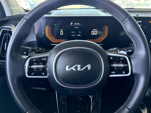 Certified 2025 Kia Sorento EX AWD/4WD image 24