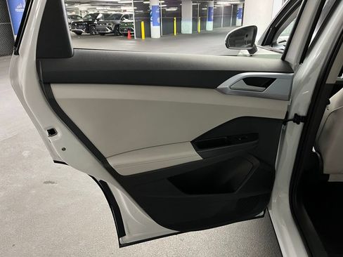 New 2025 Volkswagen Taos SE image 20