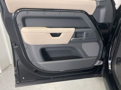Used 2023 Land Rover Defender 130 S image 8
