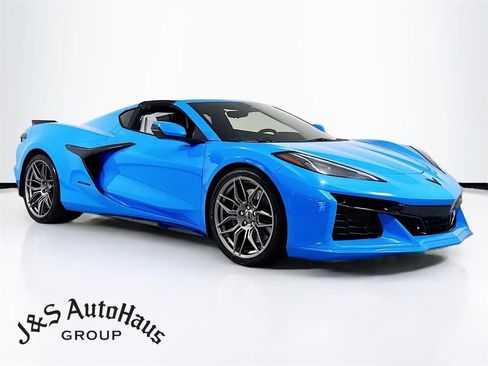 Used 2025 Chevrolet Corvette Z06 image 1