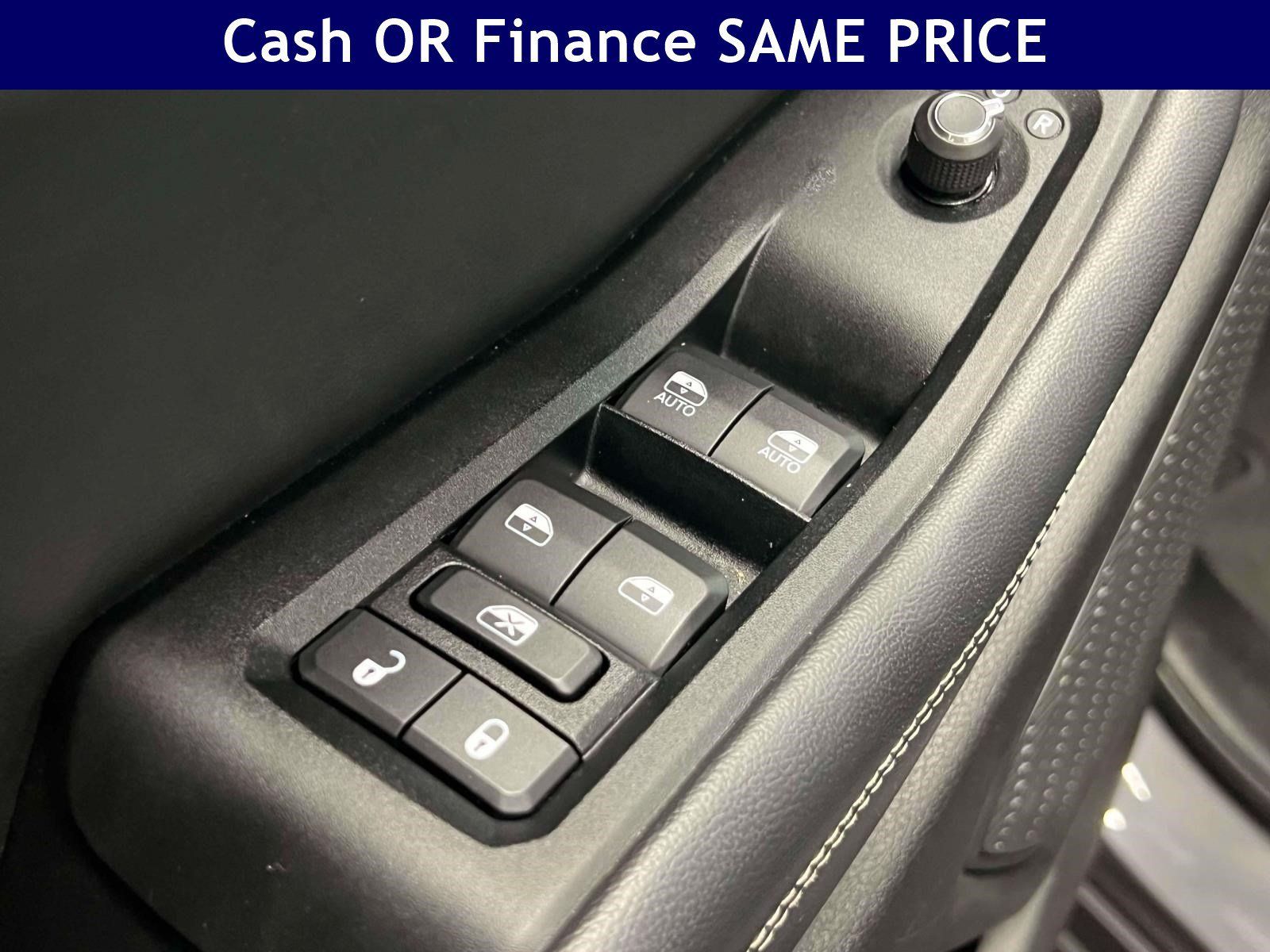 Used 2023 Jeep Grand Cherokee Limited w/ Black Appearance Package AWD/4WD image 18