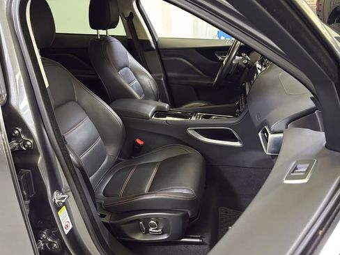Used 2019 Jaguar F-PACE Prestige AWD/4WD image 16