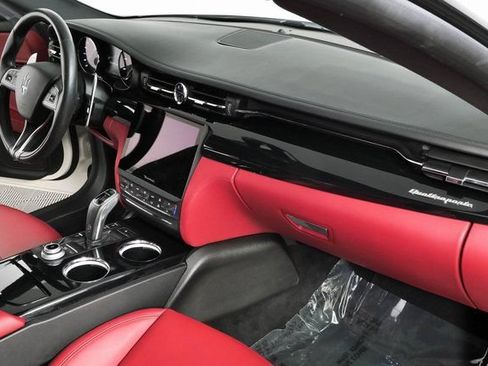 Used 2022 Maserati Quattroporte Modena RWD image 24