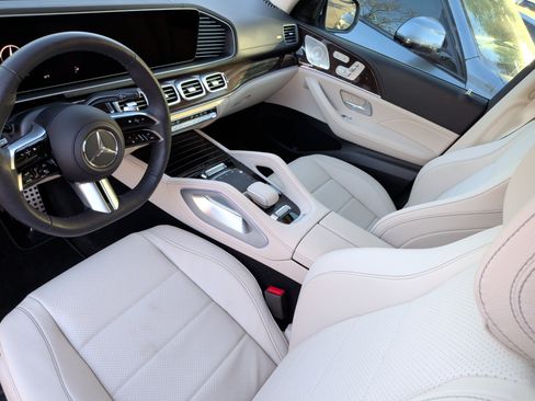 Used 2025 Mercedes-Benz GLS 450 4MATIC image 28