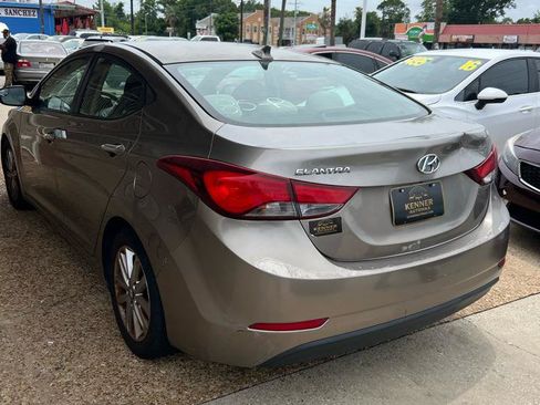 Used 2014 Hyundai Elantra SE w/ Option Group 02 FWD image 4