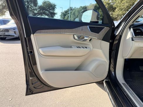 Certified 2024 Volvo XC90 T8 Plus w/ Protection Package Premier image 9