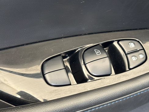 Used 2018 Nissan Leaf SL w/ SL Technology Package FWD image 13