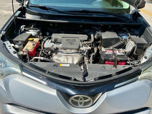 Used 2017 Toyota RAV4 LE FWD image 7