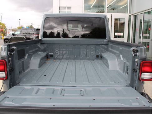 New 2025 Jeep Gladiator Sport image 26