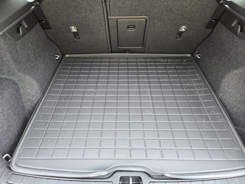 Used 2025 Volvo XC40 B5 Core w/ Protection Package image 44