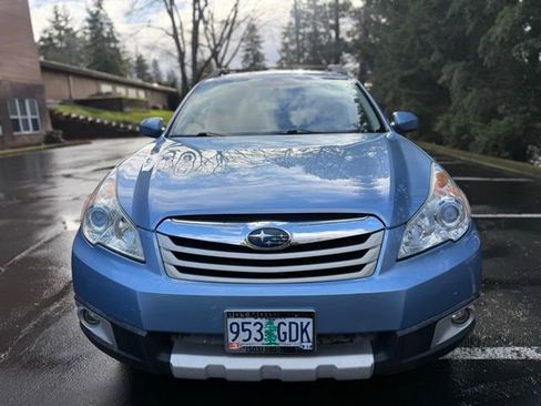 Used 2010 Subaru Outback 2.5i Premium image 2