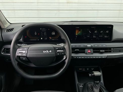 Used 2025 Kia K4 LXS image 13