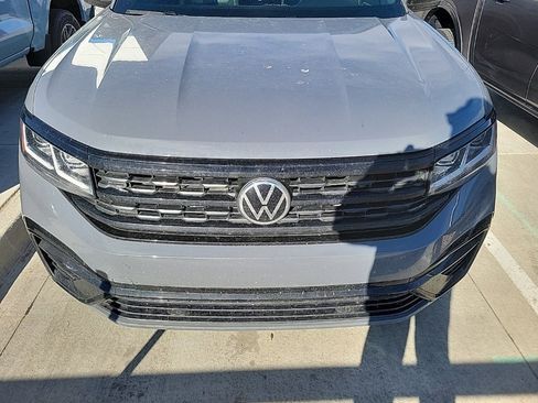 Used 2022 Volkswagen Atlas Cross Sport SEL R-Line image 2
