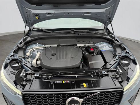 Used 2023 Volvo XC60 B5 Plus w/ Protection Package Premier image 11