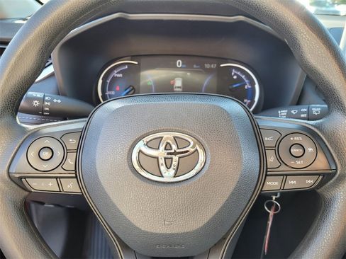 Used 2022 Toyota RAV4 XLE Premium image 25