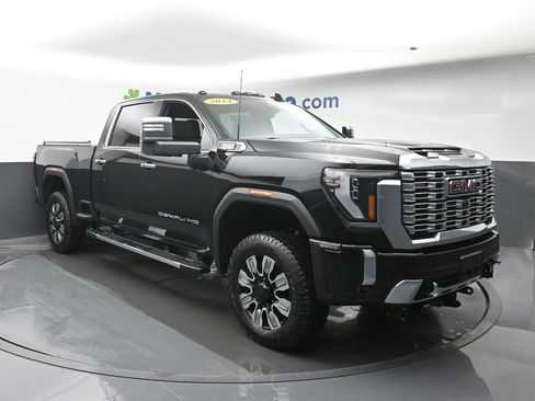 Used 2024 GMC Sierra 2500 Denali w/ Technology Package image 2