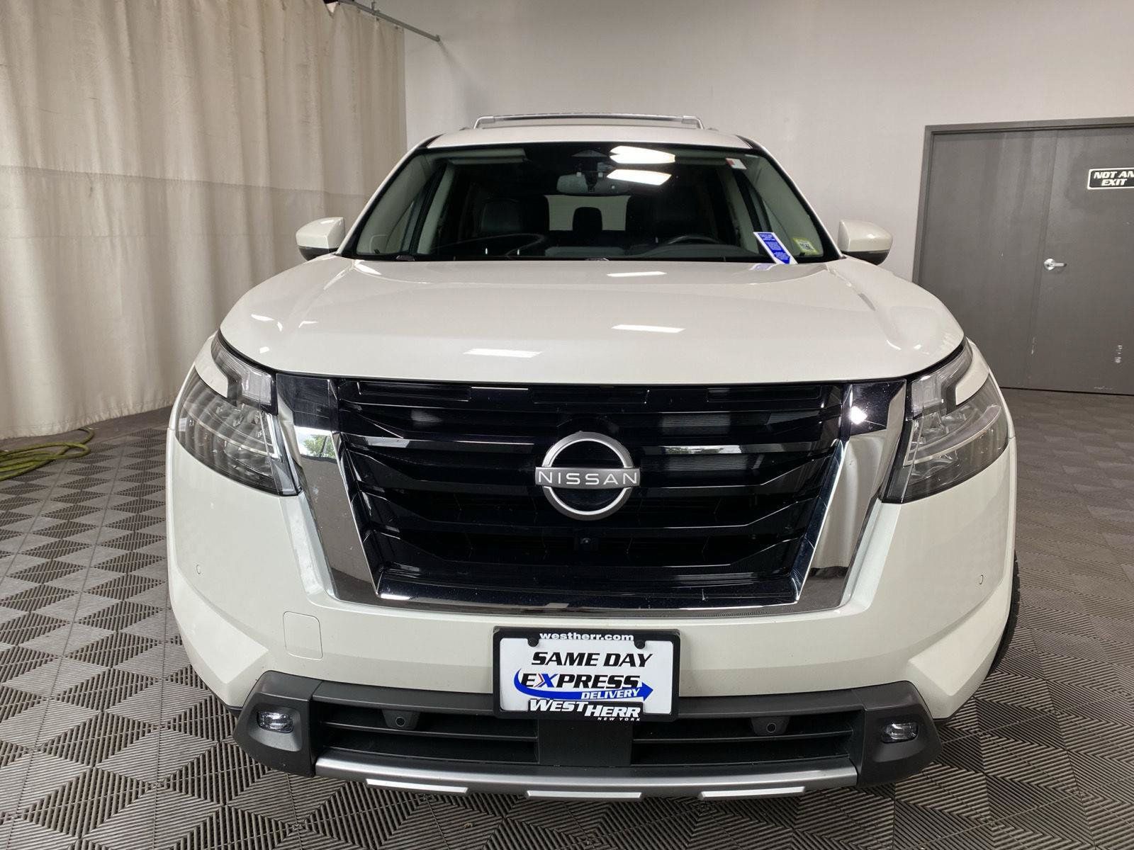 Used 2022 Nissan Pathfinder SL w/ SL Premium Package AWD/4WD image 5