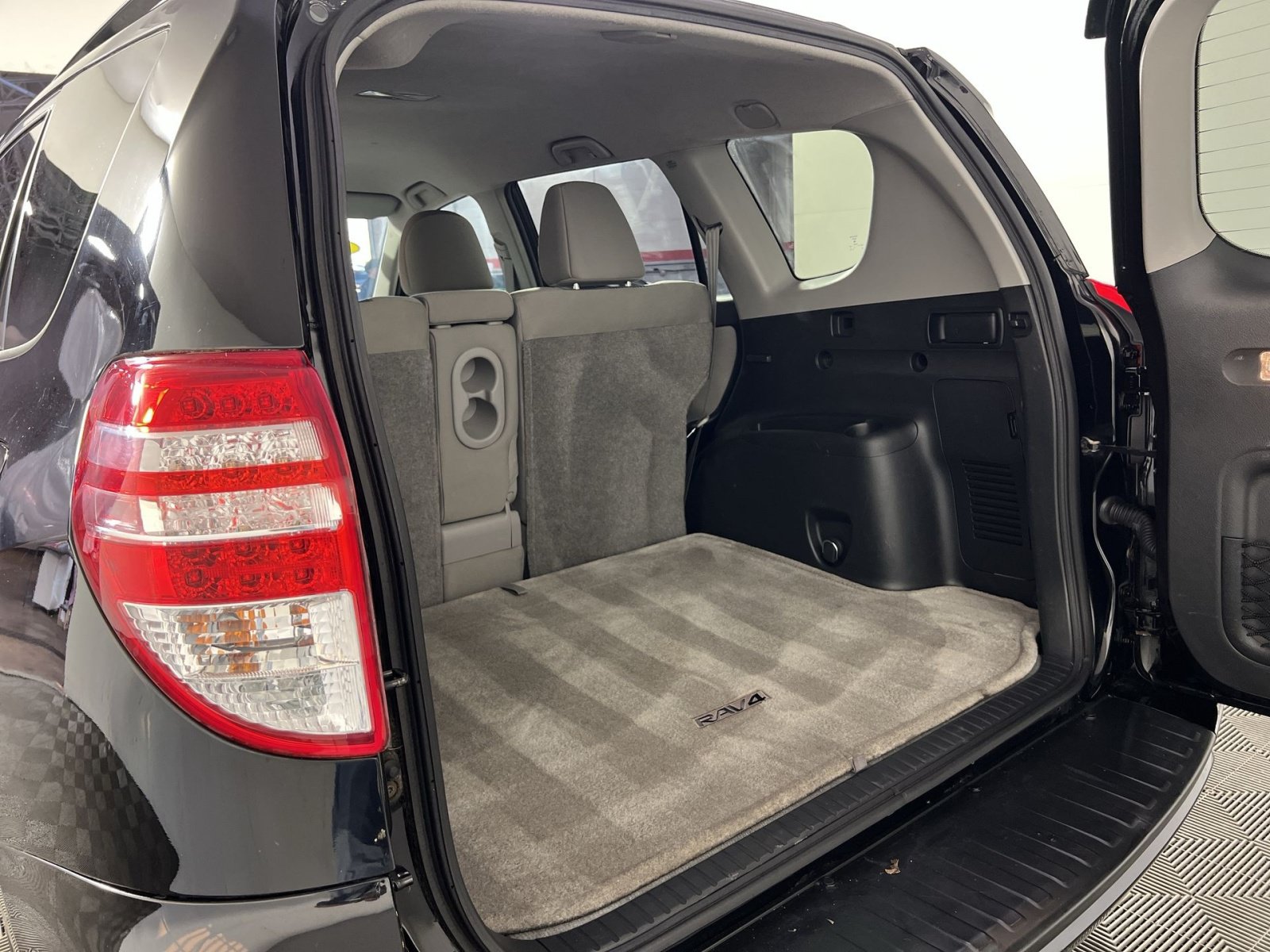 Used 2011 Toyota RAV4 4WD w/ Base L4 Extra Value Pkg image 24