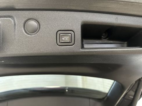 Used 2020 Chevrolet Equinox Premier image 15