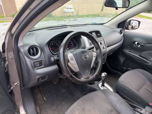 Used 2016 Nissan Versa SV FWD image 10