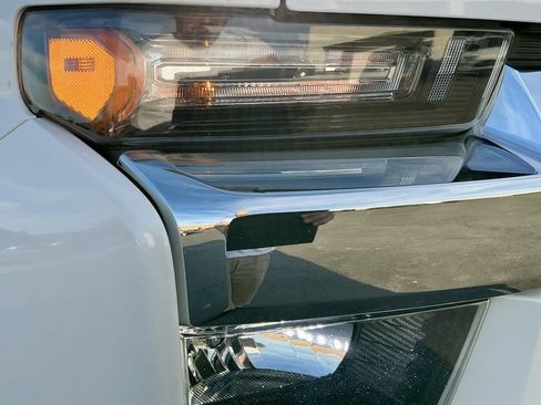 Used 2021 Chevrolet Silverado 2500 LT w/ Z71 Off-Road Package image 8